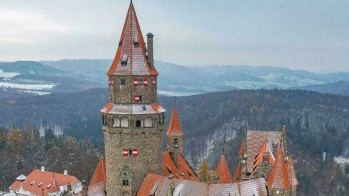 49 Stunning Castles Around the Globe That Have Preserved Their Charm for Centuries