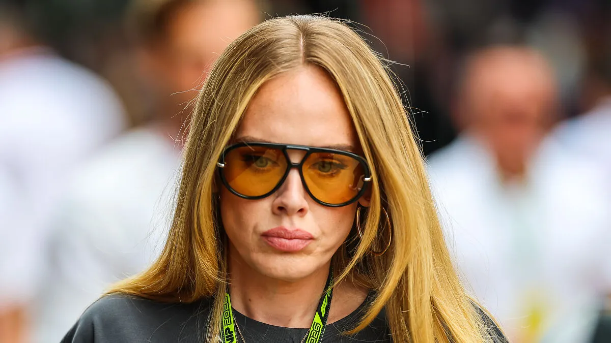 Plastic Surgeon Intervenes After Adele's Appearance At Rare Public Outing Turns Into Viral Discussion