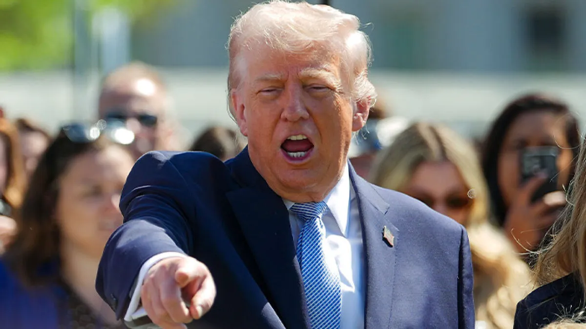 Trump Is Reportedly Disrespecting The White House With Bad Habit, And It's Even Affecting Melania