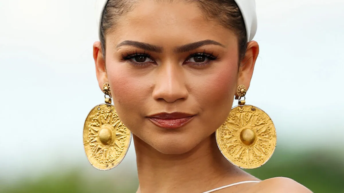 "They Look Like Tinfoil": Zendaya Sparks Controversy Over Wearing 3,000-Year-Old Earrings To Promote The Odyssey