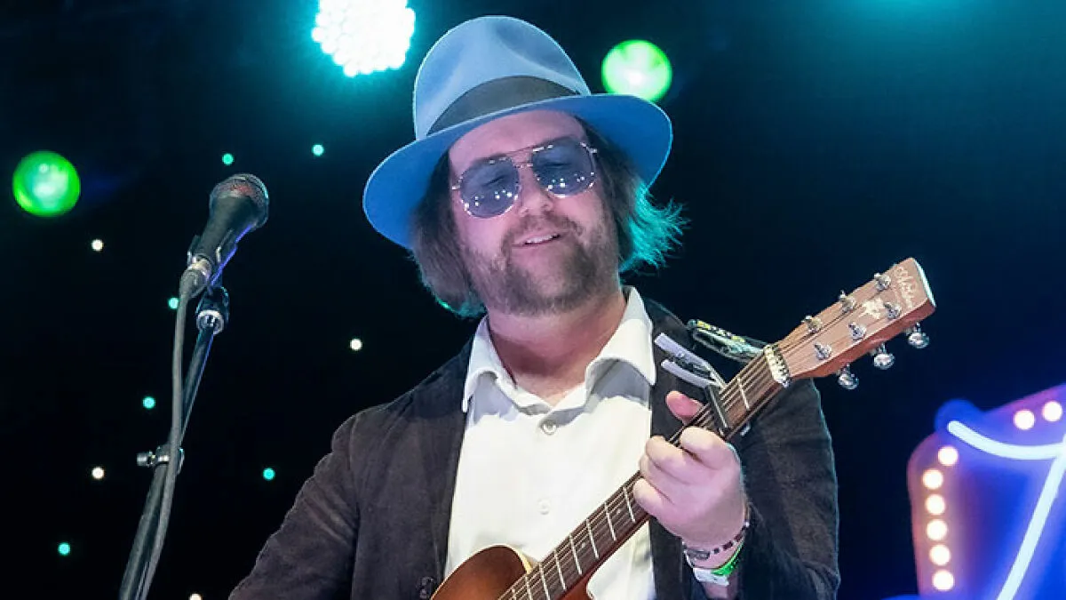 Country Singer's Fans Walk-Out Mid Concert Over Song About America's "Descent"
