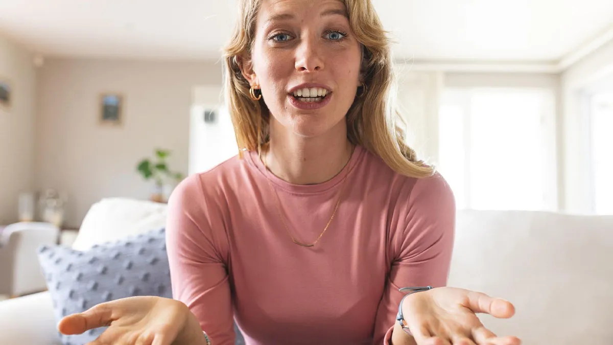 Entitled SIL Wants Woman’s Kindle Back With Every Book She Collected For 10 Years, Receives It Empty