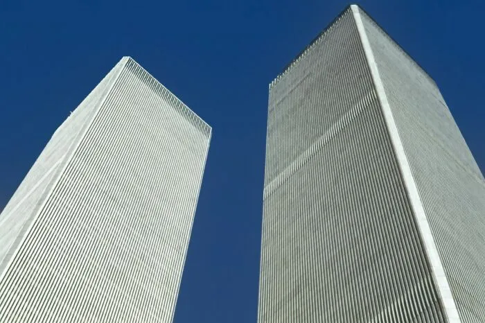 57 Terrifying “We Need To Leave Now” Moments That Still Haunt People Today