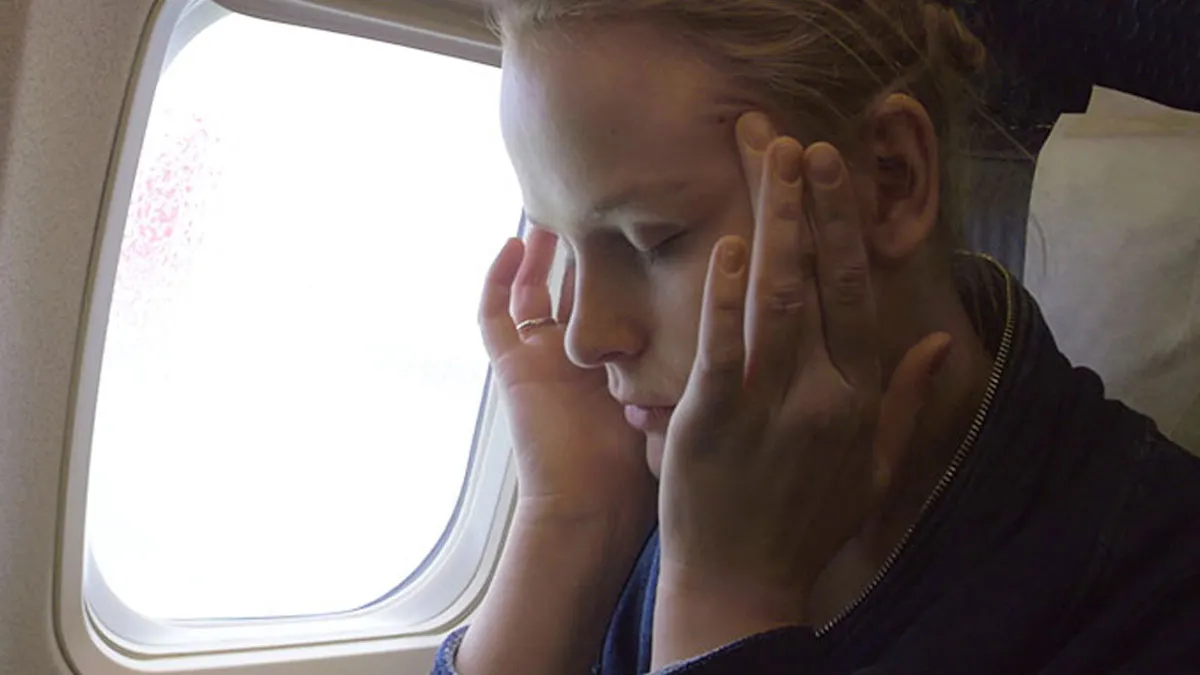 Entitled Karen Thinks She Deserves First-Class Tickets Because She's A Single Mom, Dad Puts Her Into Place