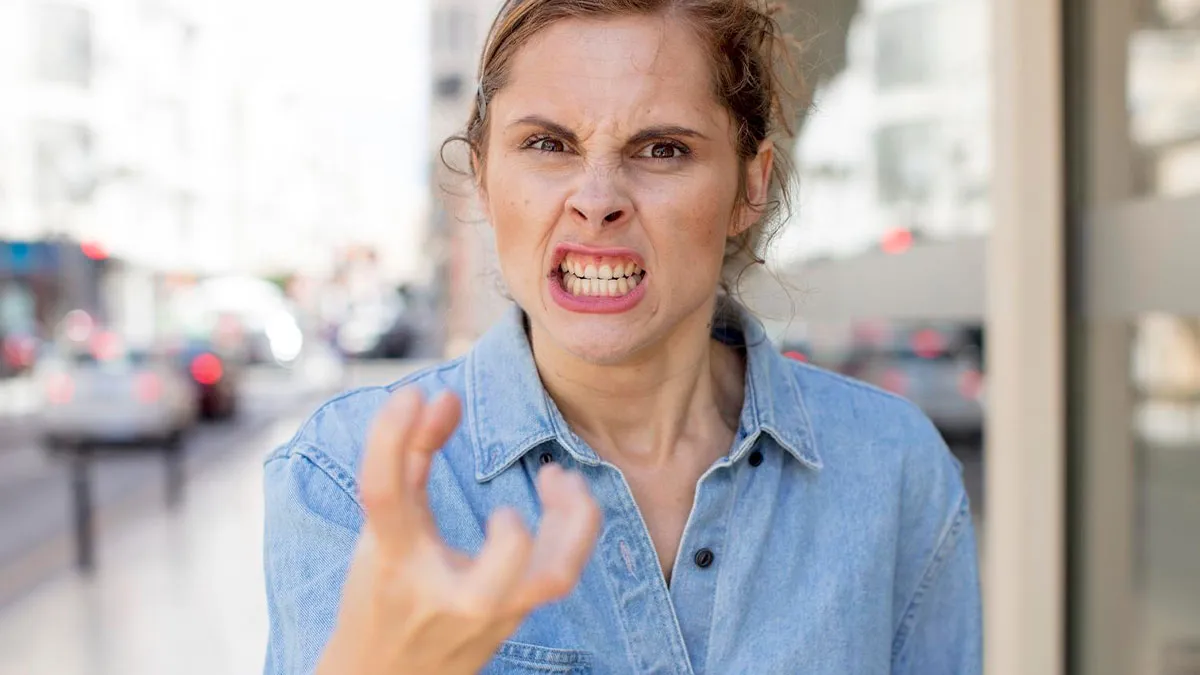 Mom Tries To Impose Her Kid On A Community Program, Loses It As Her Attempts Fail Twice In A Row 