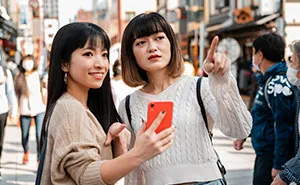 Woman Moves To Korea And Whines About Being Lonely, Friend Visits Her But Regrets It Soon