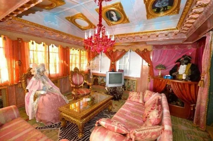Script Idea: Marie Antoinette Travels To The 1990s And Moves In With A Monkey Pirate