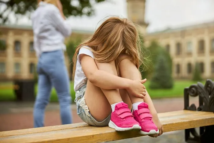 57 Terrifying “We Need To Leave Now” Moments That Still Haunt People Today