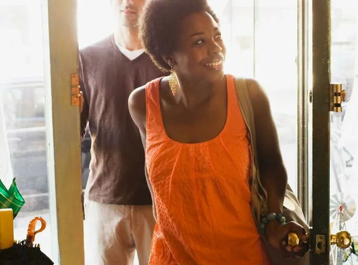 57 Terrifying “We Need To Leave Now” Moments That Still Haunt People Today