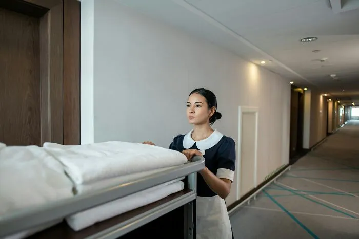 “Don’t Drink That Hotel Water By The Front Desk”: 32 Hotel Secrets Employees Think Travelers Should Know