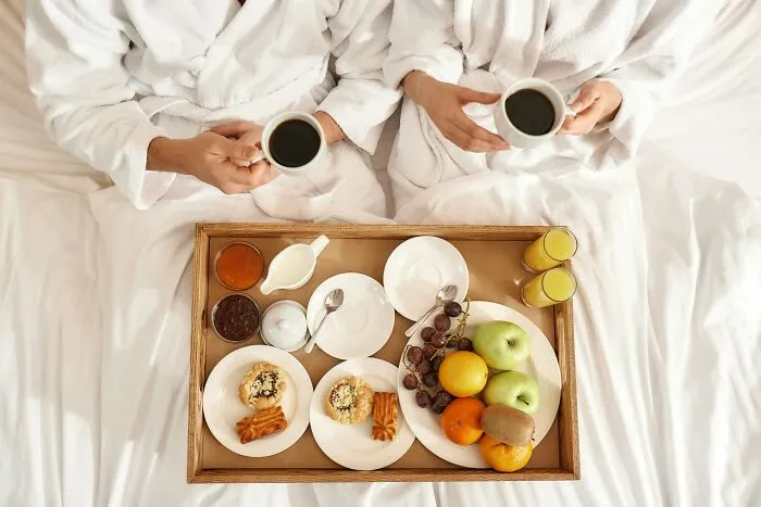 “Don’t Drink That Hotel Water By The Front Desk”: 32 Hotel Secrets Employees Think Travelers Should Know