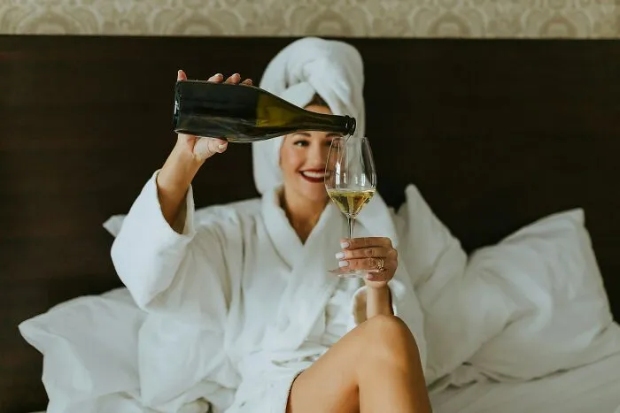 “Don’t Drink That Hotel Water By The Front Desk”: 32 Hotel Secrets Employees Think Travelers Should Know
