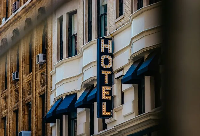 “Don’t Drink That Hotel Water By The Front Desk”: 32 Hotel Secrets Employees Think Travelers Should Know