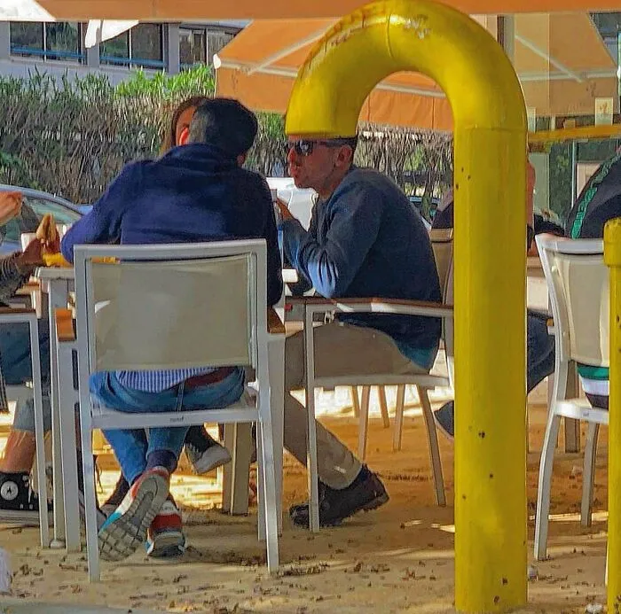 35 Divertidas fotos «accidentales» tomadas en el momento justo por este fotógrafo callejero