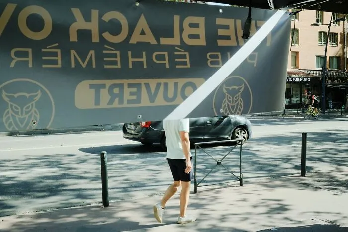 35 Perfectly Timed Street Photos By This Artist That Reveal Extraordinary Moments Hidden In Everyday Life