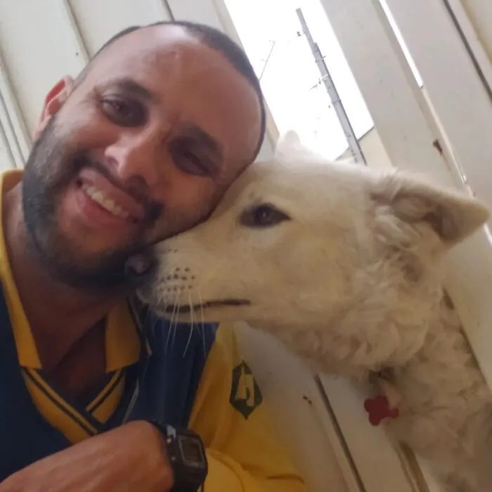 Instead Of Barking, These Dogs Rush To Greet Their Favorite Mailman (24 New Pics)