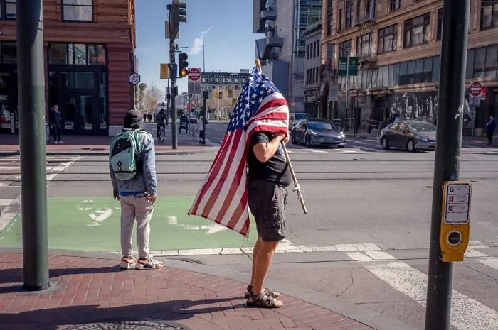 40 Times The Streets Looked Hilarious, Awkward, And Totally Relatable Through This Photographer’s Lens (New Pics)