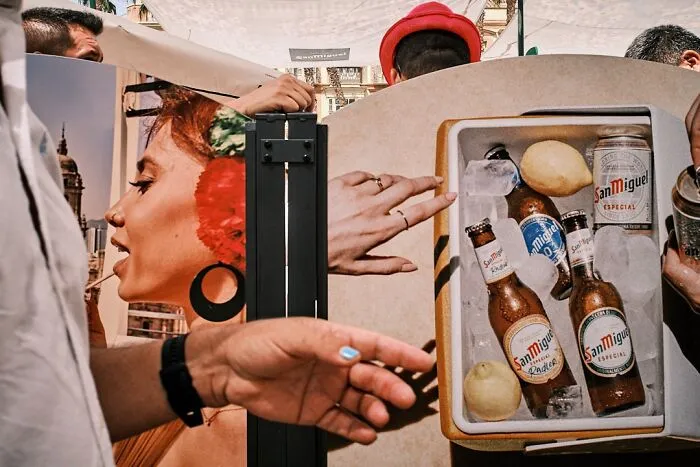 35 Perfectly Timed Street Photos By This Artist That Reveal Extraordinary Moments Hidden In Everyday Life