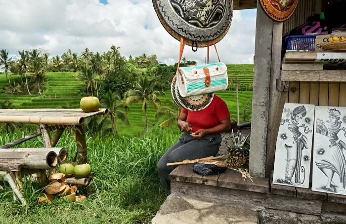 35 Perfectly Timed Street Photos By This Artist That Reveal Extraordinary Moments Hidden In Everyday Life