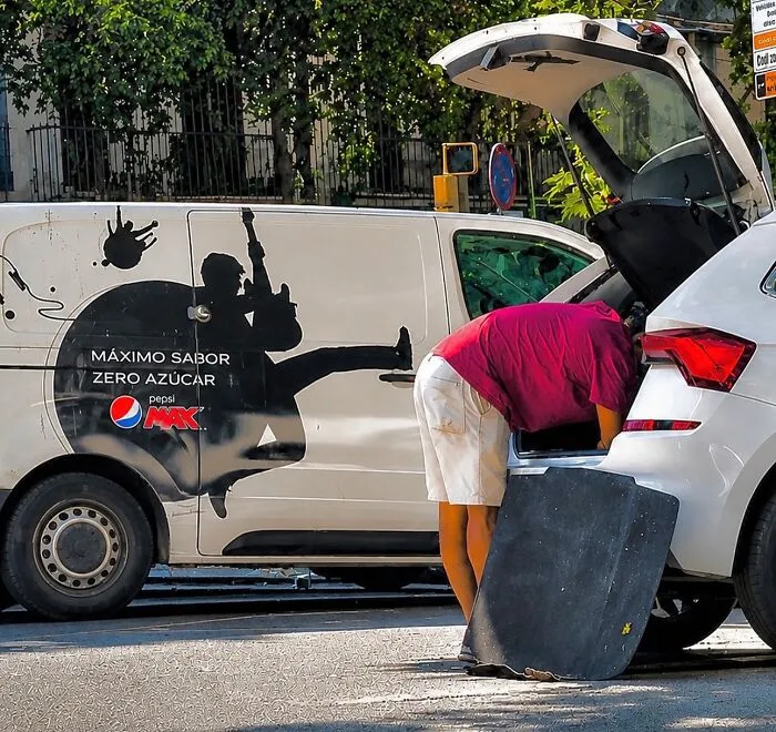 35 Divertidas fotos «accidentales» tomadas en el momento justo por este fotógrafo callejero
