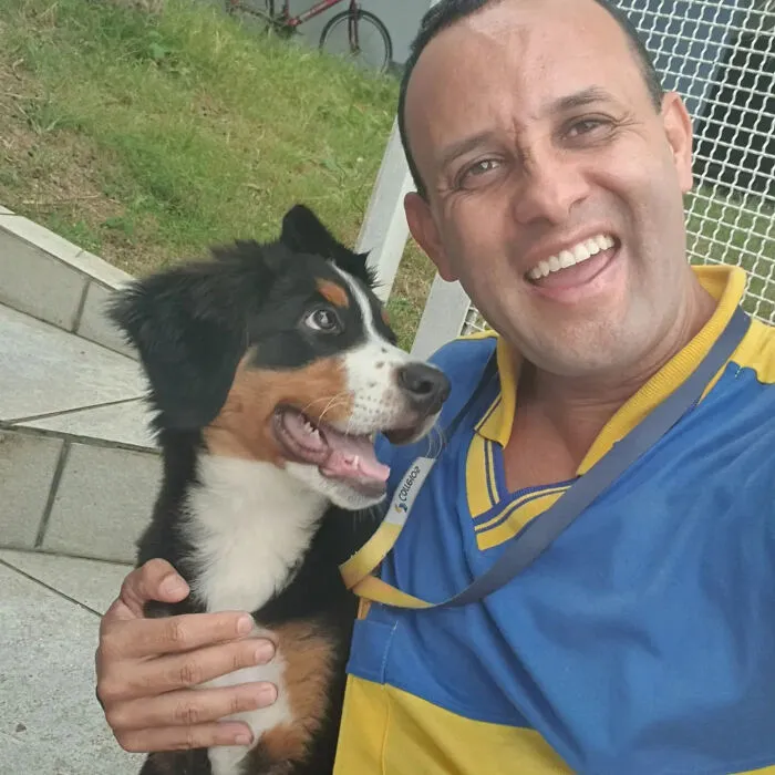 Instead Of Barking, These Dogs Rush To Greet Their Favorite Mailman (24 New Pics)