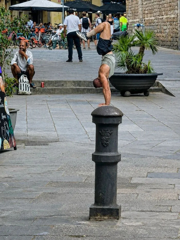 35 Divertidas fotos «accidentales» tomadas en el momento justo por este fotógrafo callejero