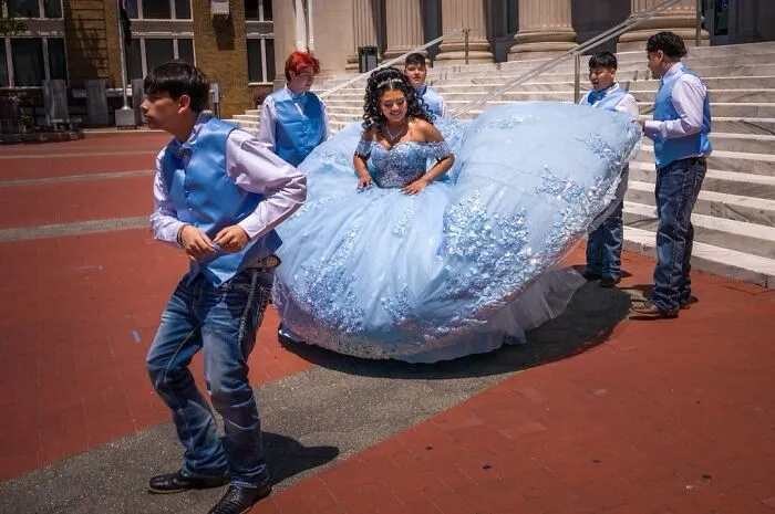 40 Times The Streets Looked Hilarious, Awkward, And Totally Relatable Through This Photographer’s Lens (New Pics)