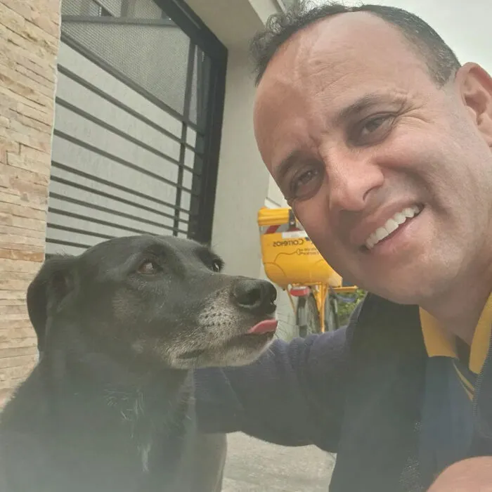 Instead Of Barking, These Dogs Rush To Greet Their Favorite Mailman (24 New Pics)