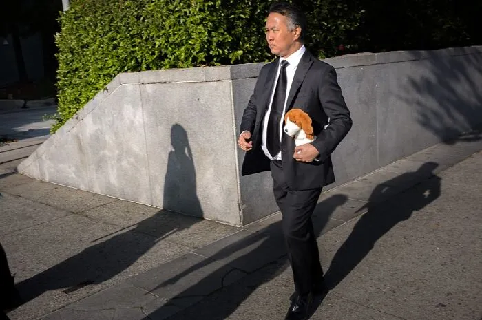 40 Times The Streets Looked Hilarious, Awkward, And Totally Relatable Through This Photographer’s Lens (New Pics)