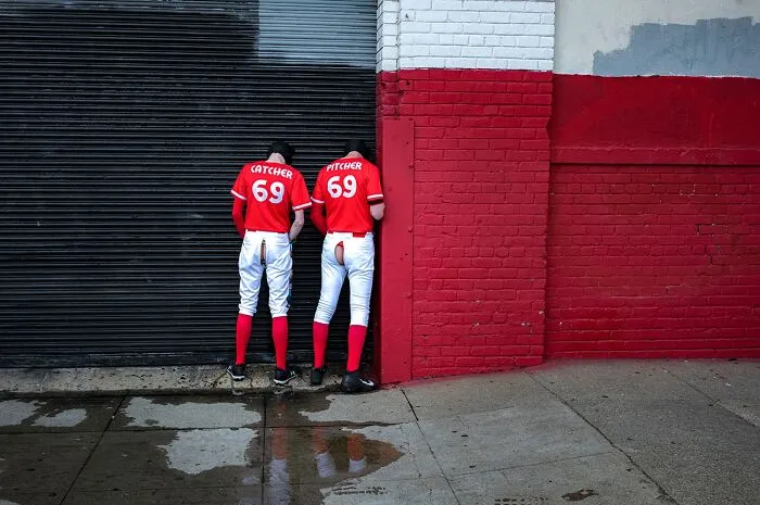 40 Times The Streets Looked Hilarious, Awkward, And Totally Relatable Through This Photographer’s Lens (New Pics)