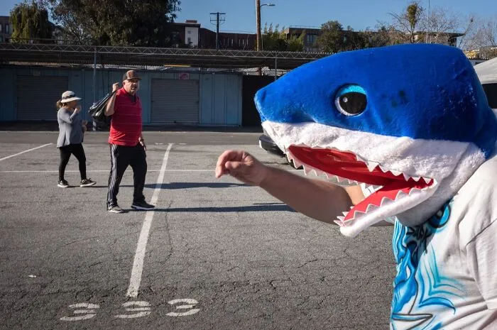 40 Times The Streets Looked Hilarious, Awkward, And Totally Relatable Through This Photographer’s Lens (New Pics)