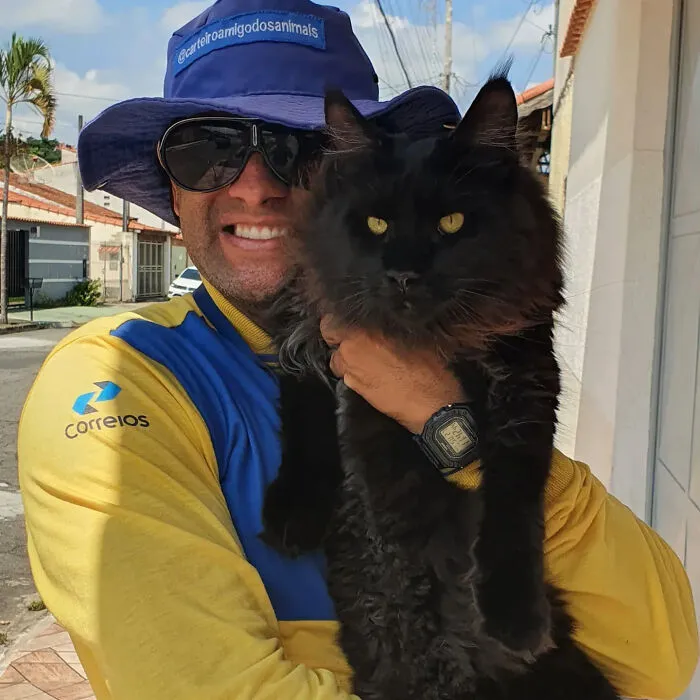 Instead Of Barking, These Dogs Rush To Greet Their Favorite Mailman (24 New Pics)