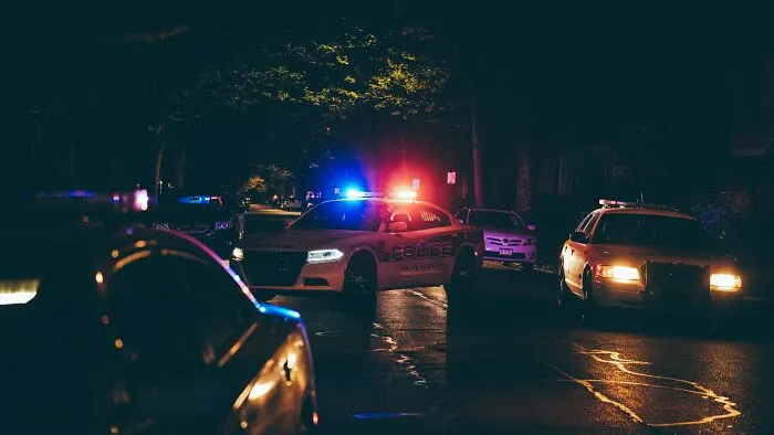 57 Terrifying “We Need To Leave Now” Moments That Still Haunt People Today