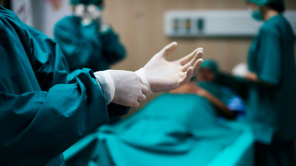 “Get In, Get Out As Quick As You Can”: Hospital Workers Are Not Sugarcoating Their Reality (51 Stories)