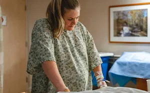 MIL Ignores Woman's Delivery Room Rules And Demands Time With Newborn, She Decides Enough Is Enough