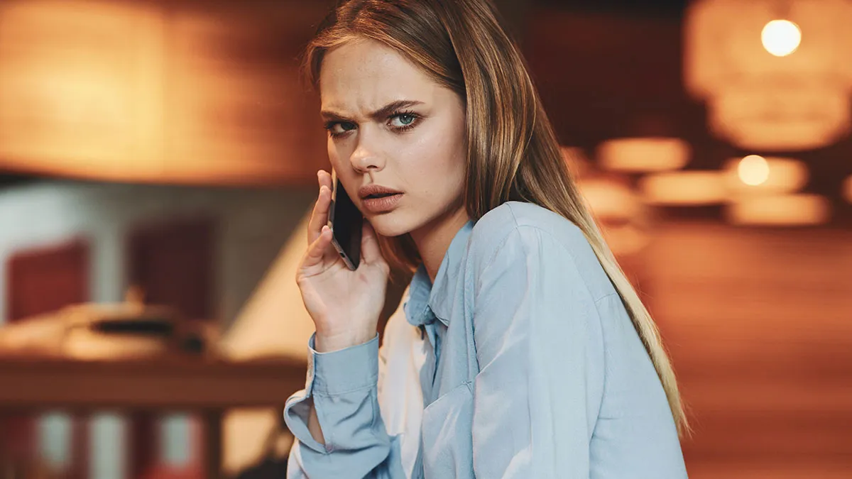 Rude Hotel Guest Tries To Bully Staff With Mom’s Help, Gets Thrown Out Of Her Room Instead