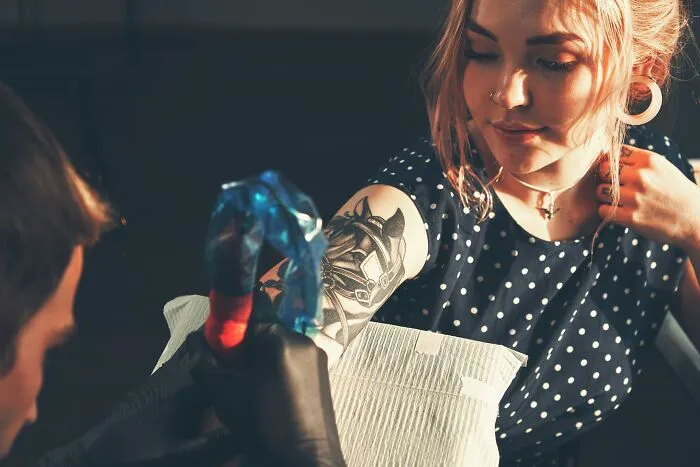 “East And West Are Flipped”: 20 Tattoo Mistakes That Clients Had To Permanently Live With