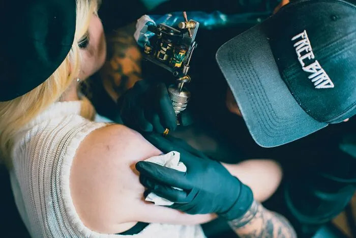 “East And West Are Flipped”: 20 Tattoo Mistakes That Clients Had To Permanently Live With