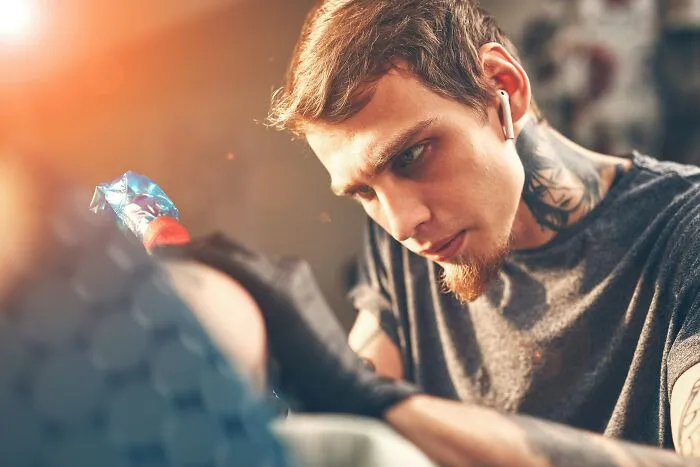 “East And West Are Flipped”: 20 Tattoo Mistakes That Clients Had To Permanently Live With
