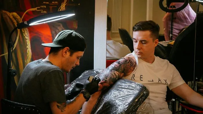 “East And West Are Flipped”: 20 Tattoo Mistakes That Clients Had To Permanently Live With