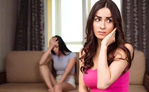 Woman Tries To Control Dinner For Everyone, Turns Movie Night Awkward As Friends Order Other Meals