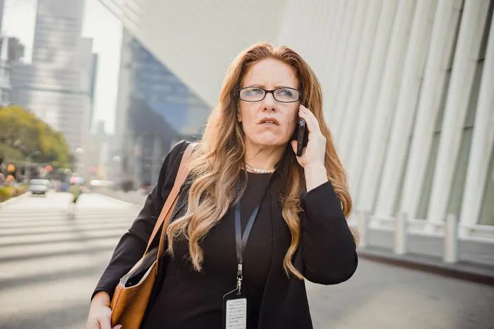 21 Personas comparten cómo se vengaron de forma mezquina de sus suegras