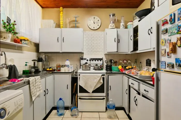 50 Times Visiting Someone's Home Turned Into An Absolute Nightmare
