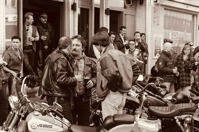 57 Terrifying “We Need To Leave Now” Moments That Still Haunt People Today