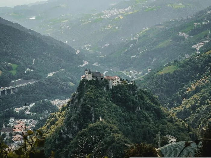 69 Curious Facts About The Past That Show History Is Stranger Than You Think