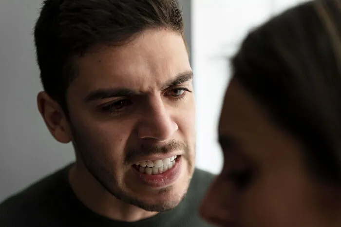 40 People Dated Someone Attractive Enough To Ignore Every Dealbreaker Until It Was Too Late