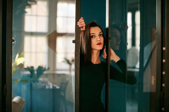 40 People Dated Someone Attractive Enough To Ignore Every Dealbreaker Until It Was Too Late