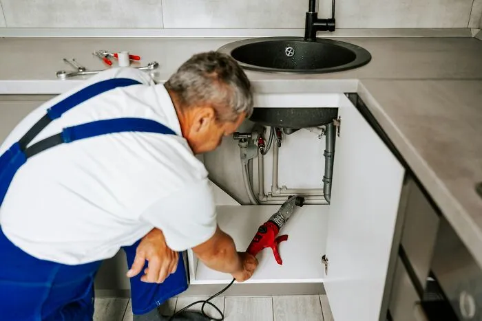 “Storage. Total Scams”: 40 Employees Share How The Industries They Work In Are Scamming People
