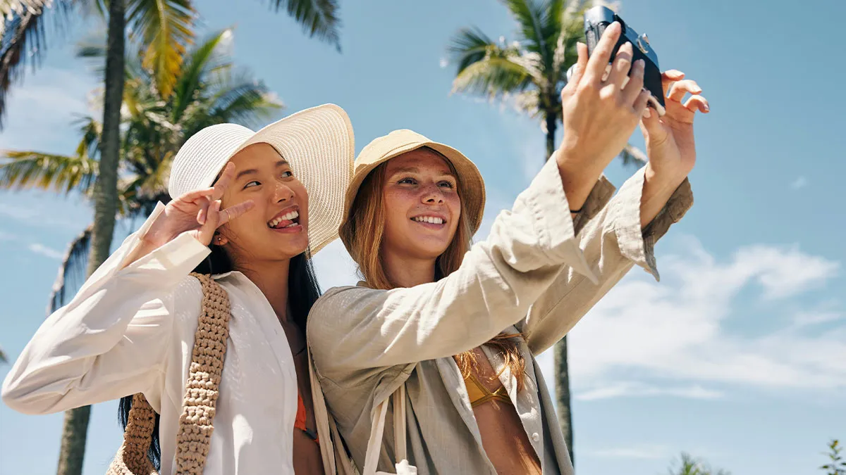 “Am I The Jerk For Sharing The Truth About A Friend's 'Solo Travel' Page?”