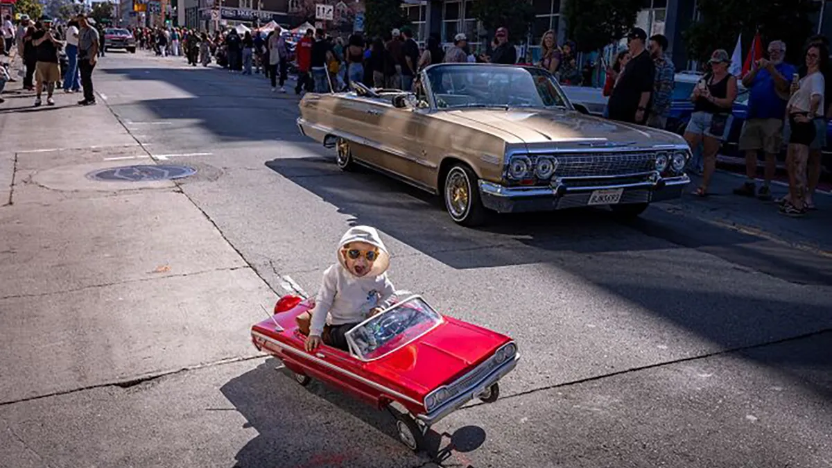 40 Times The Streets Looked Hilarious, Awkward, And Totally Relatable Through This Photographer’s Lens (New Pics)